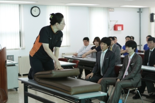롯데百 광주점, 심폐소생술 교육 실시