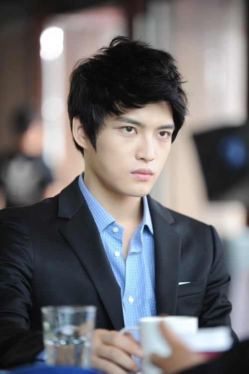 보스를 지켜라 김재중, 댄디울프컷 변신