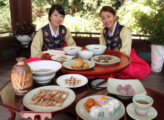“전통향토음식으로 차린 임금님상 맛보세요”