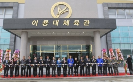 화순 이용대 체육관 개관…본격 운영