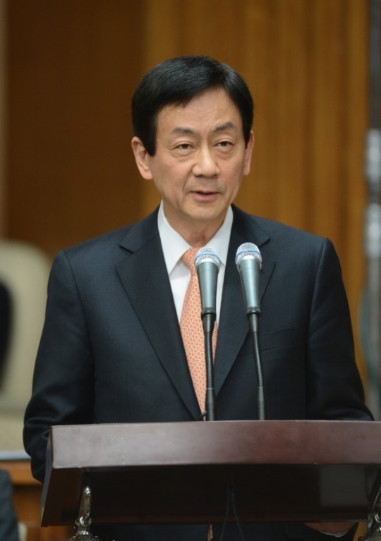 진 영, 지역구 구의원으로부터 고액후원금 받아