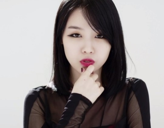 걸스데이 민아, 단발머리에 빨간립스틱 도대체 왜?