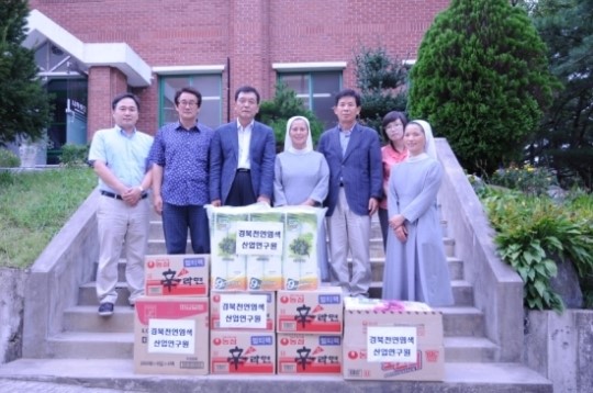 경북천연염색 산업 연구원 “나자렛 집”에서 사랑의 나눔 물품전달