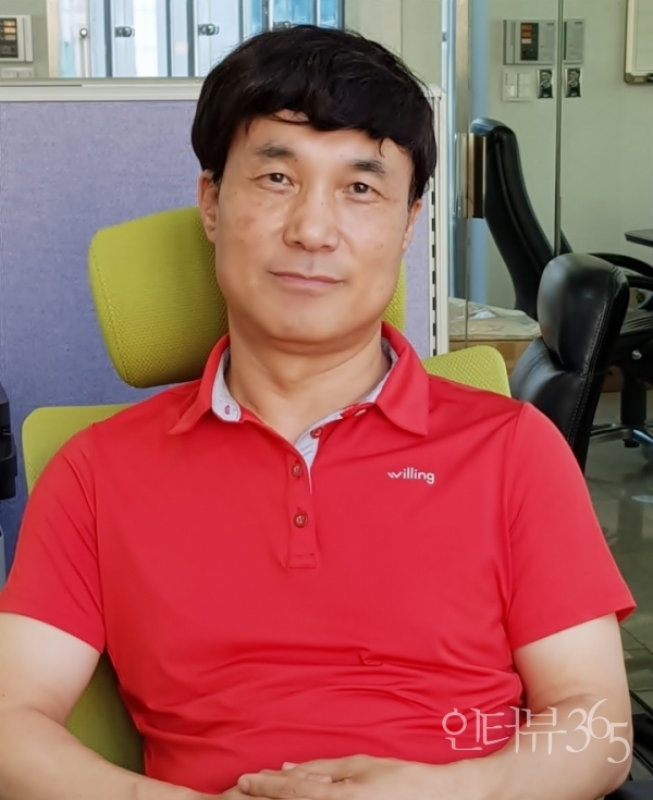 [인터뷰] 김두호가 만난 109개국 배낭여행 제임스 리