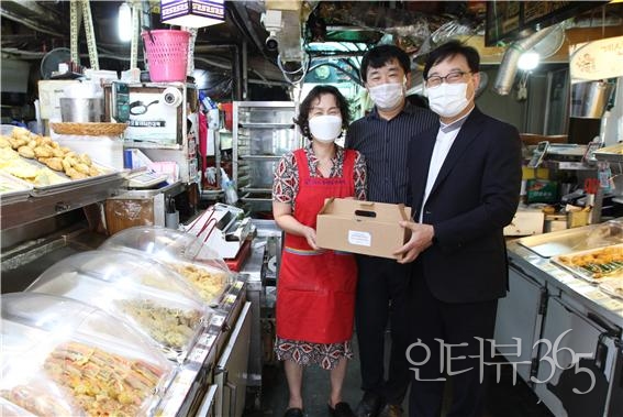 남북하나재단, 마포‧공덕시장 상인회와 자매결연...전통시장 활성화 지원