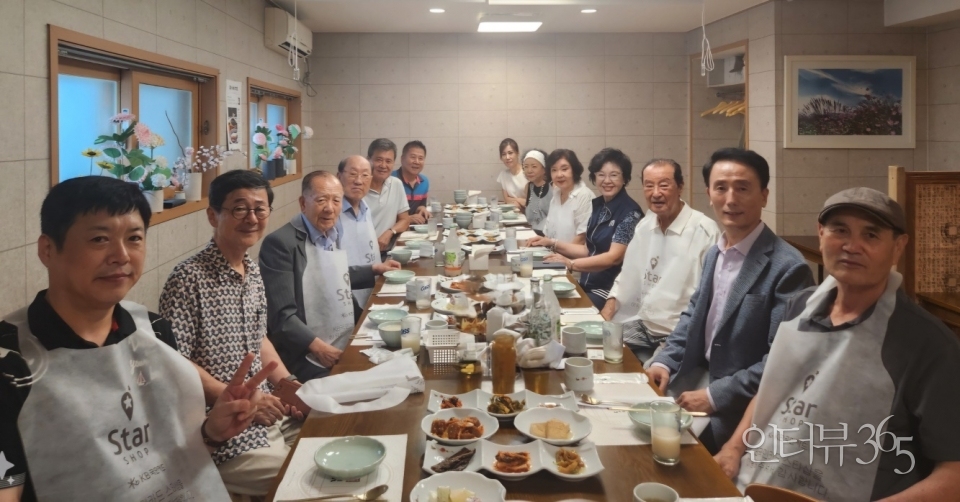 [Interview人 동정] 이우석 동아수출공사 회장, 추석 맞아 원로영화인 초청 식사