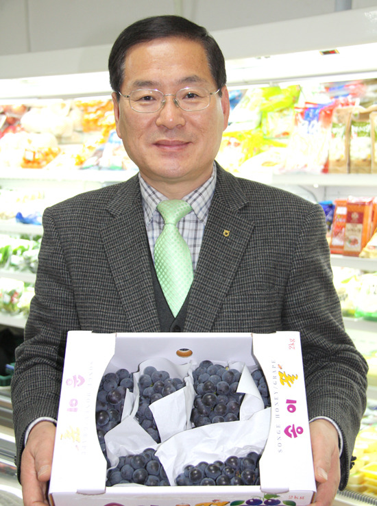 학산농협, 한겨울 포도 출하 달콤한 수익