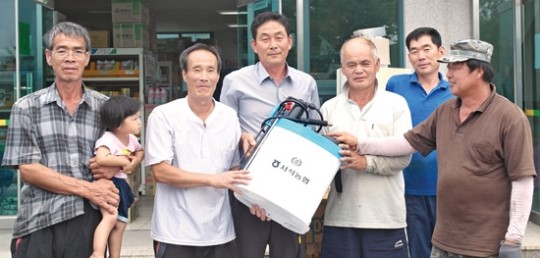 서석농협, 조합원에 농업분무기 전달
