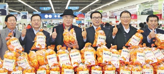 “감귤 많이 드세요”