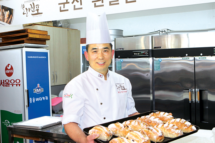 ‘군산 흰찰쌀보리’ 보리빵 개발로 골목빵집 살리고 농가소득도 증대