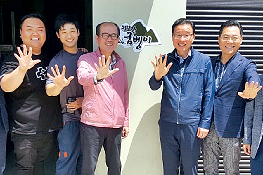 굼벵이농사 짓는 30대 격려 “청년창업농 정착 위해 총력”