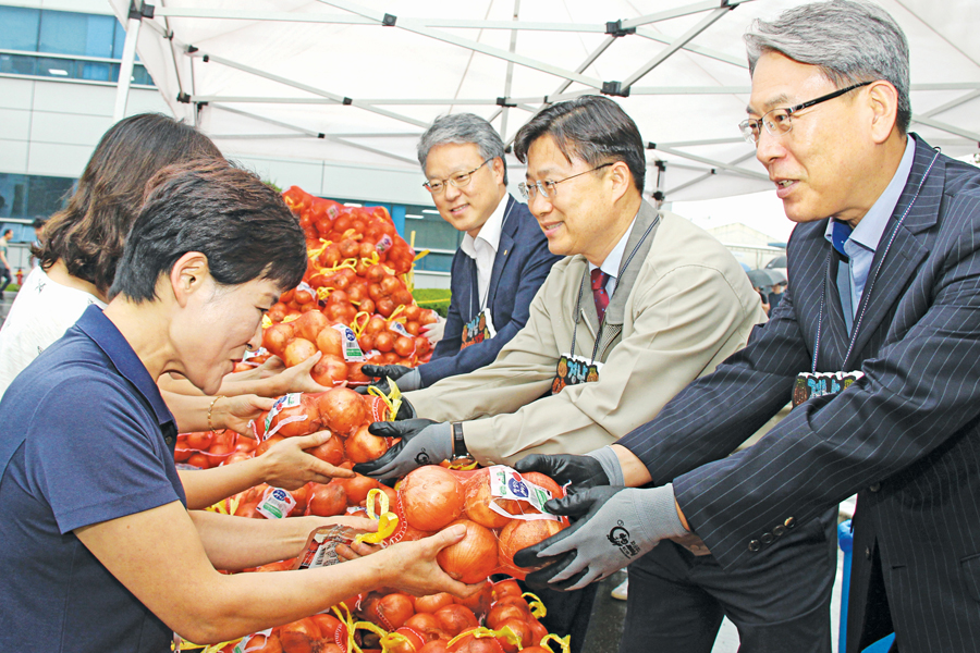 양파농가 돕기 ‘한마음 한뜻’…기업체도 두팔 걷어
