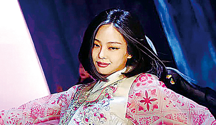 시대 따라 변형…블랙핑크 의상은 한복 차용한 ‘현대 패션’