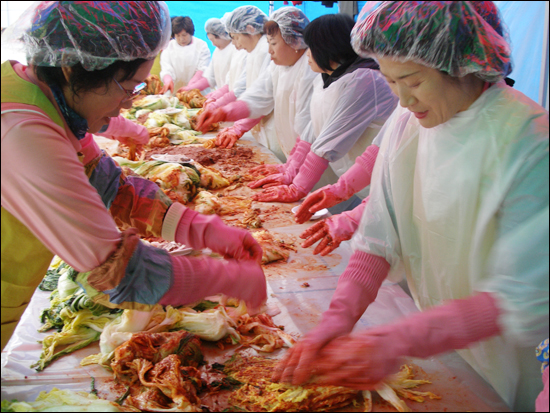 농가주부들의 손맛 사랑의 김장김치 어때요?