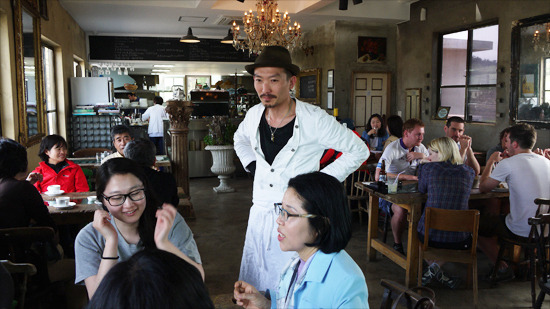 할머니께 배운 허운데기로 런던 매력에 빠뜨리다