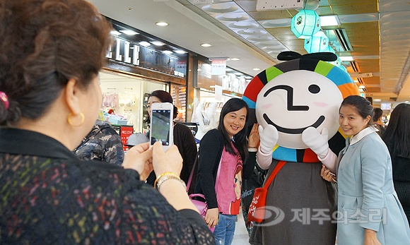 어린이날 놀이터로 변신한 제주중앙지하상가