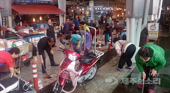 제주동문재래시장 상인들, 힘모아 시장 환경정비