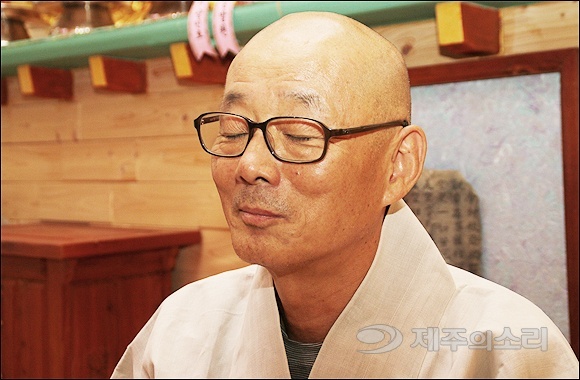 팬클럽 몰고다니는 명진 제주는 민족사 비극