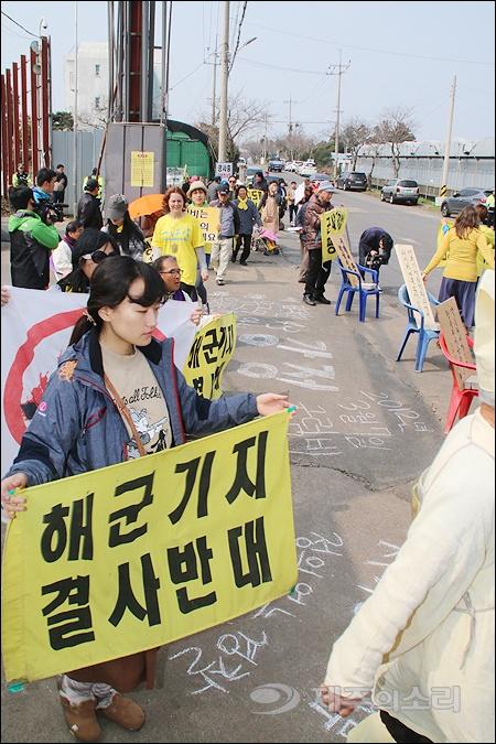 “잠든 제주 강정 구럼비여 이제랑 일어납서”