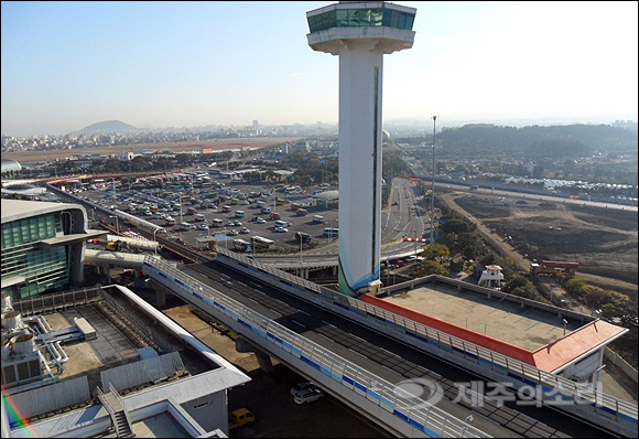 예측실패에 제주공항 10년째 공사중 ‘민원 악순환’