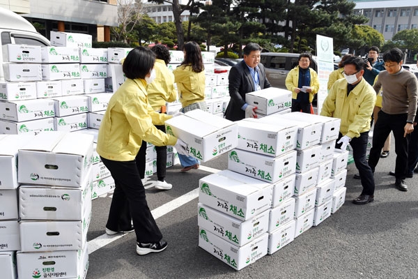 판로 막힌 학교급식, 팔 걷어부친 제주 공직사회