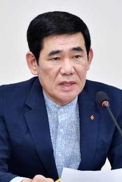 이승택, 문예재단과 경관위 중 선택하라 따끔 충고