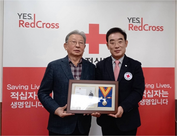제주 오헌봉 유성건설(주) 회장, 대한적십자사 금장