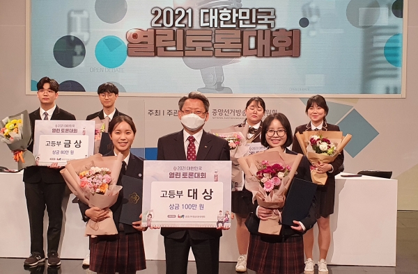 제주중앙여고 양지혜-오아랑, 선거방송 토론왕 등극