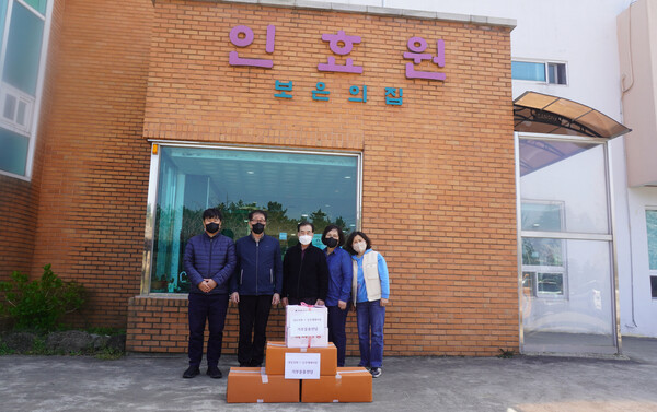 영동상회-동문시장상인회, 지역 어르신 위한 수산물 기부