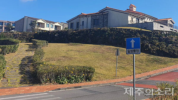 제주 중산간 빨간 지붕 아덴힐리조트 옛 사업자-제주도 분쟁