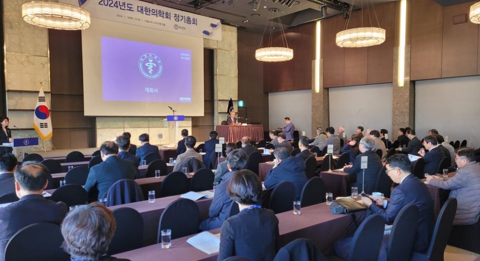 이진우 25대 대한의학회장 취임…의학회 전통 잇겠다