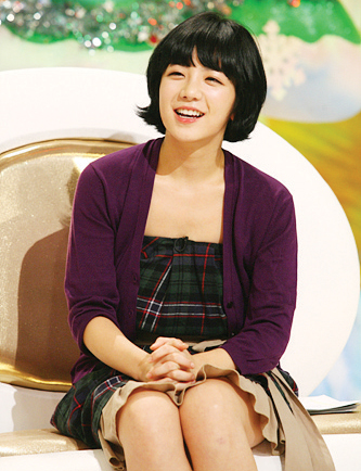 에이미, ‘철퍼덕 하우스’ MC 합류