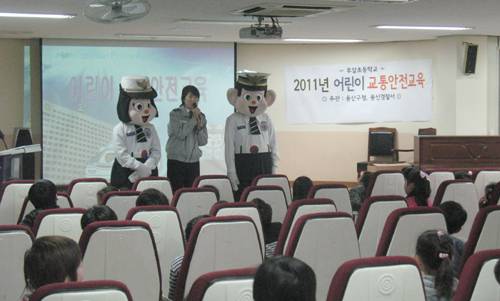 [newsline] 초등생 등에 교통안전 교육 外