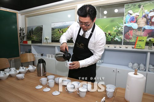 “커피전문점의 茶별화…티소믈리에 주목”