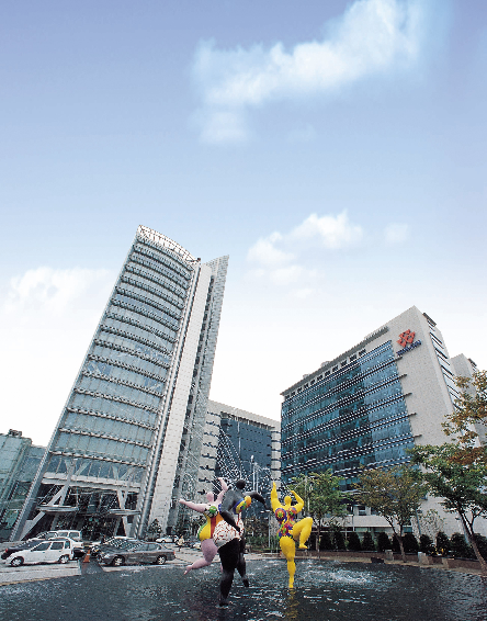 [스페셜리포트]한국 패션을 대표하는 코오롱인더스트리 Fnc부문