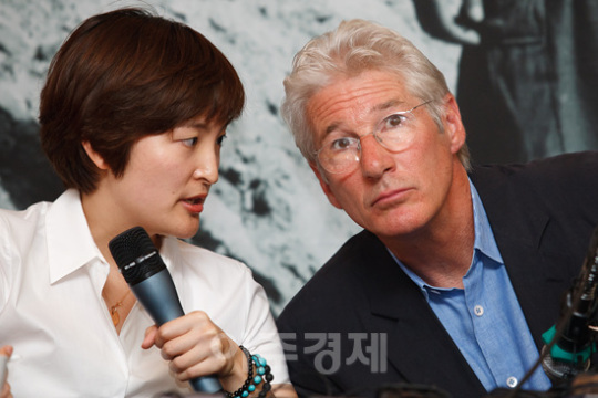 [포토] 리차드 기어, 무슨 말이죠?