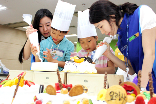 현대그린푸드, 복지시설 아동들과 사랑의 케이크 만들어