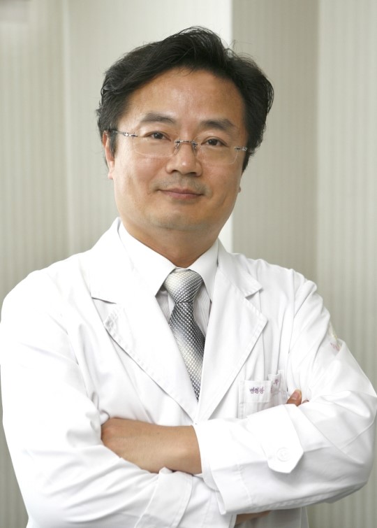 <전문가기고> 장시간 컴퓨터 사용, 손목결절종 유발 - 김창우 정동병원 대표원장