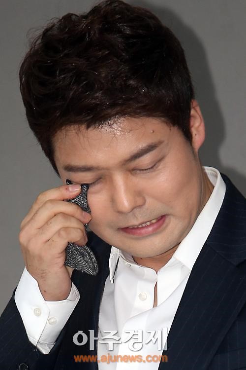 KBS 전현무 브라질 월드컵 중계 제안에 KBS 노조·아나운서 협회 시위