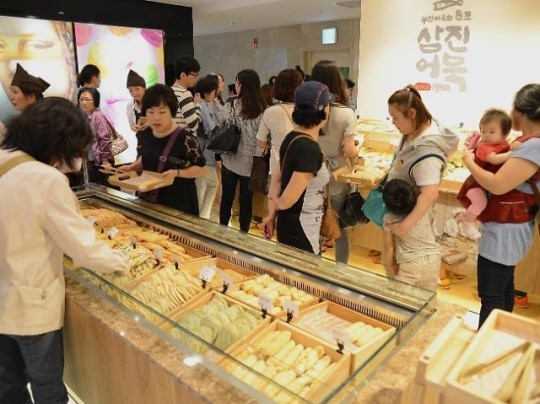 부산지역 롯데백화점, 삼진어묵 등 지역 유명맛집 입점으로 가공식품군 호황