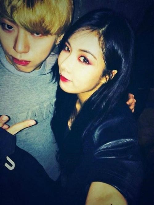 지코·현아, 밀착 셀카로 친분 인증 커플 같네