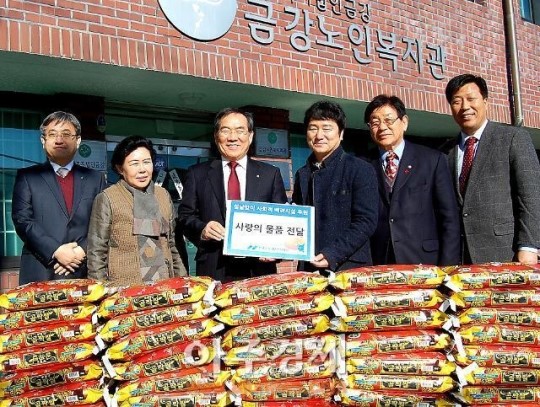 승안원 공창석 원장, 마산금강노인종합복지관 방문 쌀과 생필품 전달