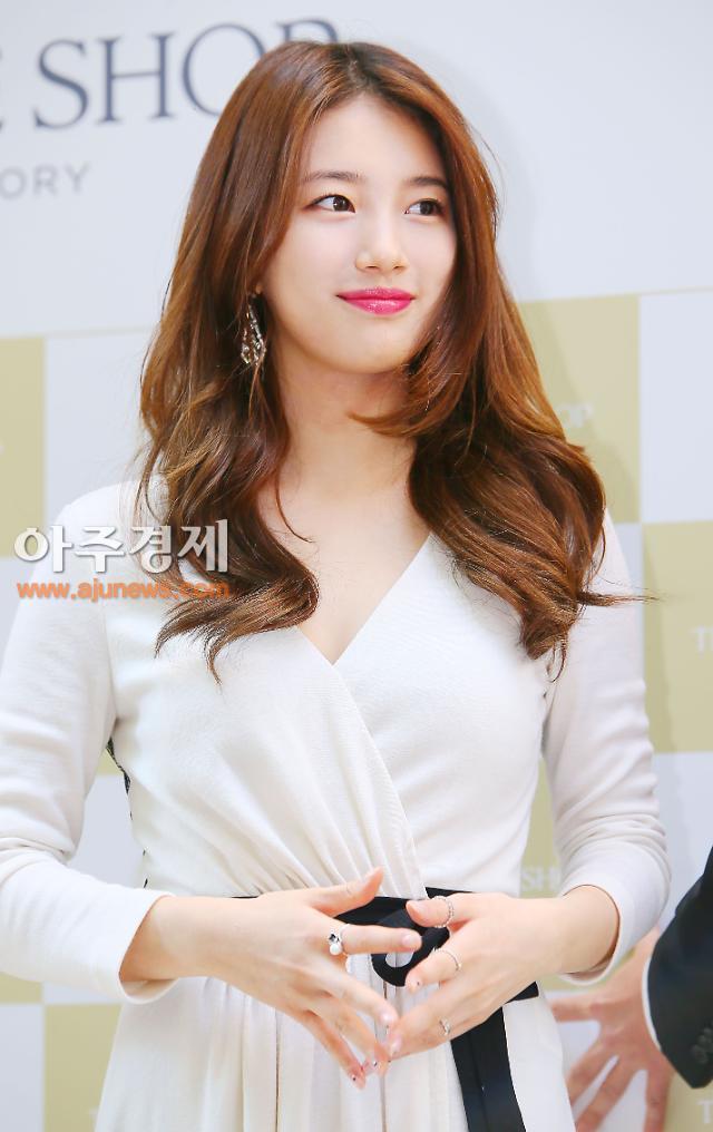[AJU포토] 수지, 팬들 만나기 위해 더 화사하게 입고 왔어요~ (더페이스샵 수지 팬사인회)