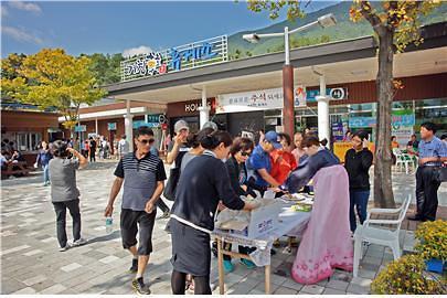 대구방향 거창휴게소, 추석 맞아 송편 시식 행사
