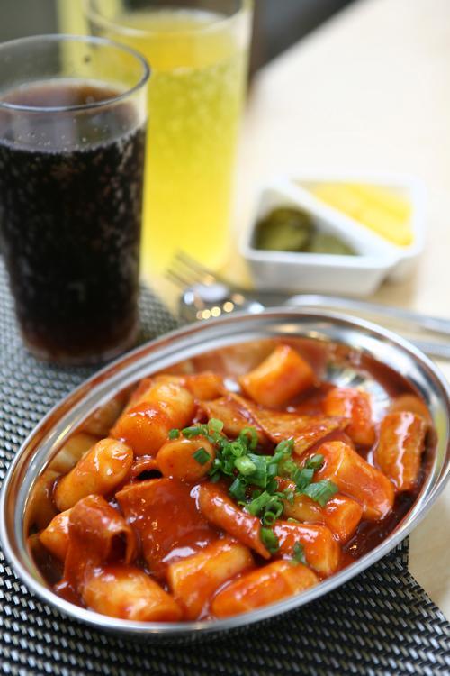 국민간식 떡볶이·순대·계란…내년부터 식품안전인증 의무화