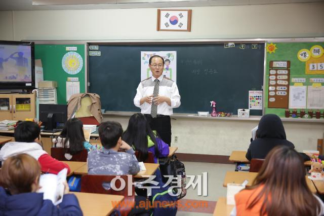 안산시의회 성준모 의장 1일 명예교사 나서