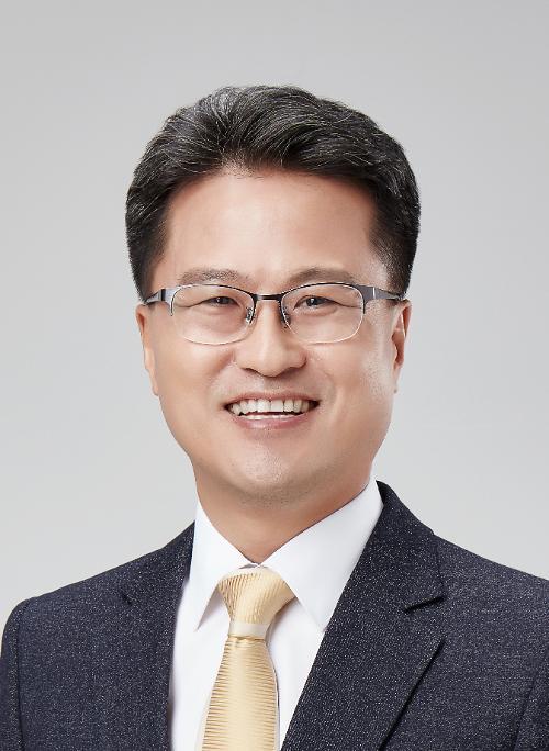 ‘문재인 영입 8호’ 이번엔 재정전문가…김정우 세종대 교수, 더민주 입당