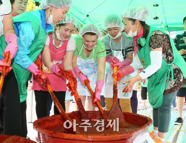 우리 함께 어울려 봐요…전국 도서관 다문화 프로그램 실시