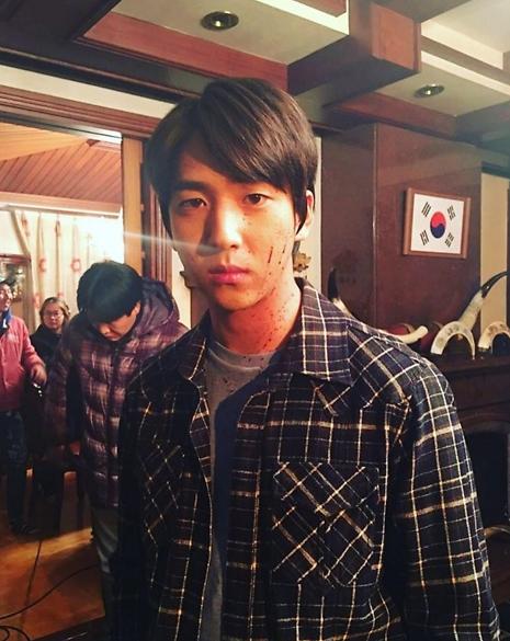 B1A4 바로, 싸이코패스 포스 풍기며 드라마 국수의 신 촬영 중 찰칵!