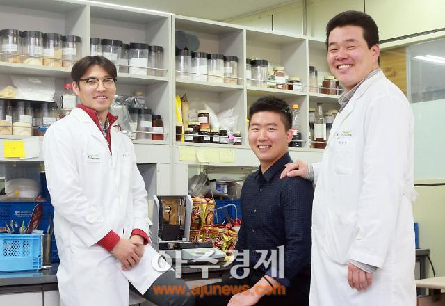 [마켓브레인] 풀무원 육칼 열풍 일으킨 주역 3人